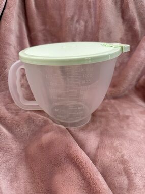 🦋Tupperware Classic Mix-N-Store Pitcher with Mint Green lid BPA Free NEW